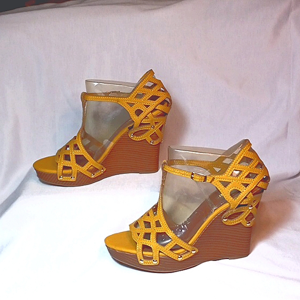 Dollhouse Beautiful  Wedges